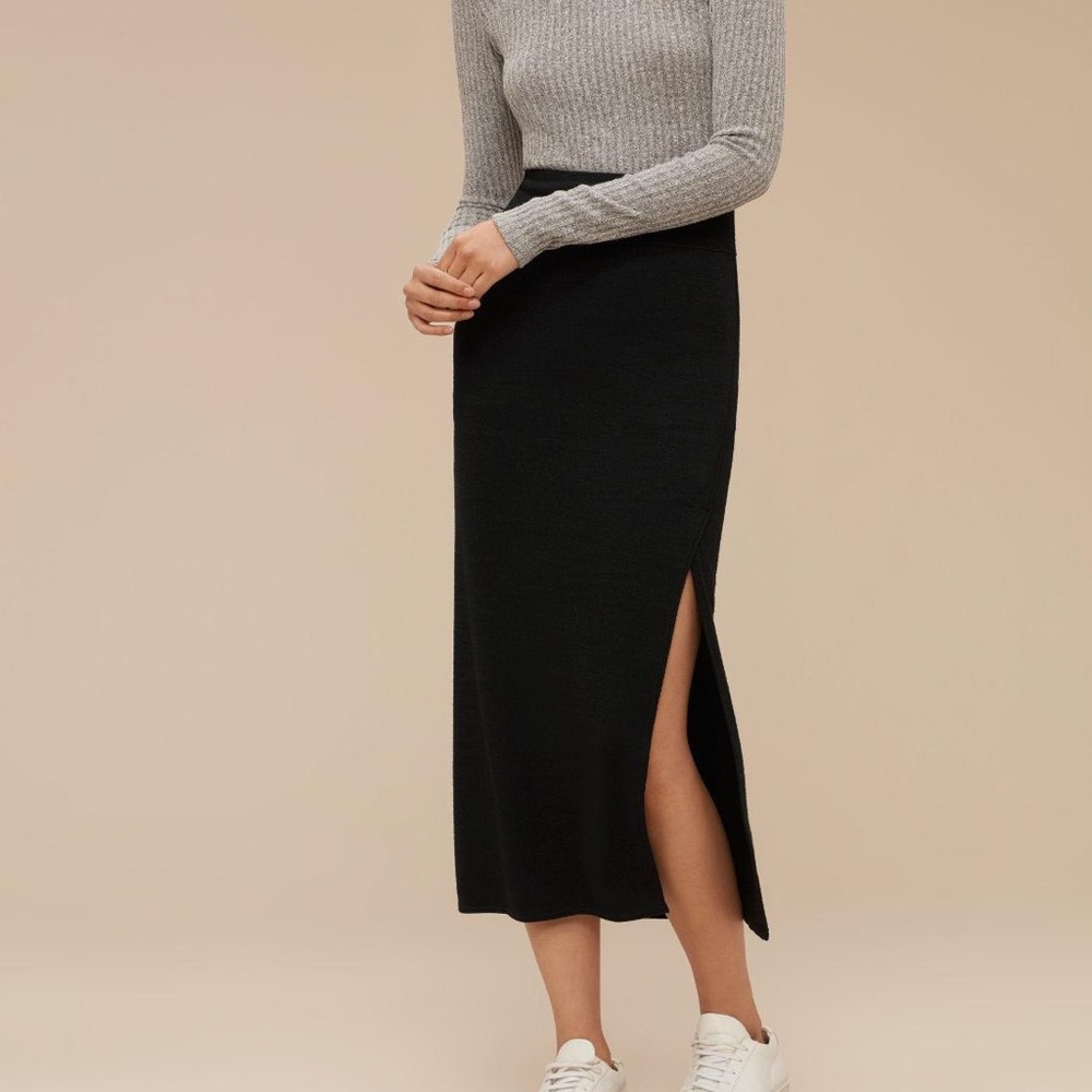 Aritzia Wilfred Free Shields Skirt
